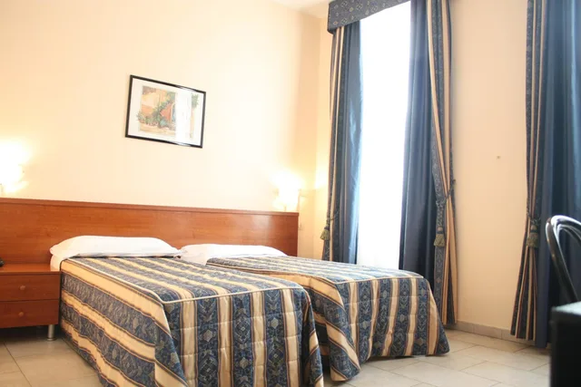 غرفة بسريرين منفصلين، Hotel Alessander 1/8