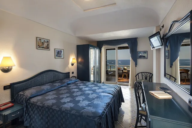 غرفة كومفورت بسرير مزدوج بإطلالة على البحر، Sorriso Thermae Resort and Spa 1/3