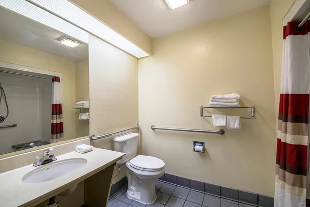 غرفة ديلوكس بسرير كينج لذوي الإعاقة، Red Roof Inn San Marcos 5/5