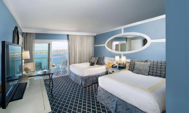 غرفة بسريرين مزدوجين بإطلالة جزئية على البحر، Portofino Hotel And Marina 1/2