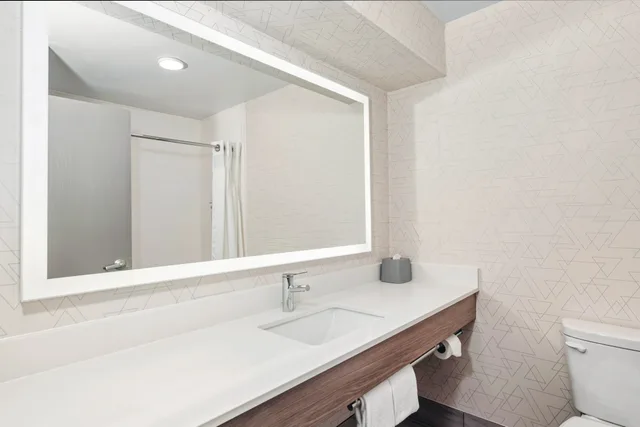 غرفة بسريرين كوين، Holiday Inn Express & Suites Bloomington - Normal, an IHG Hotel 4/4