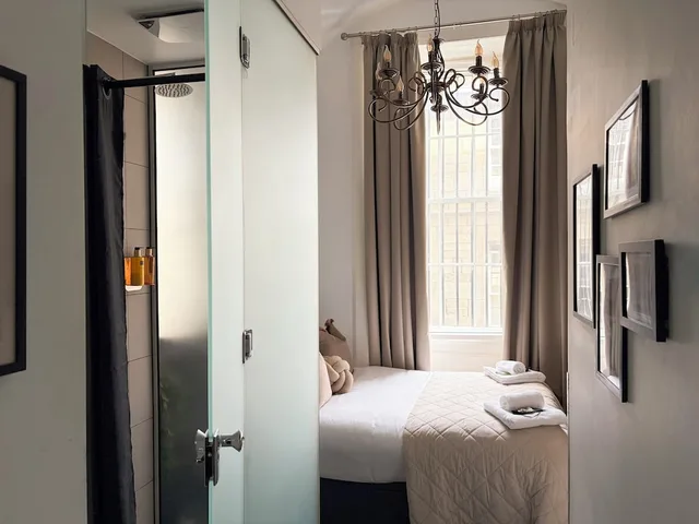 غرفة بسرير مزدوج، CoDE Pod Hostels THE CoURT 2/7