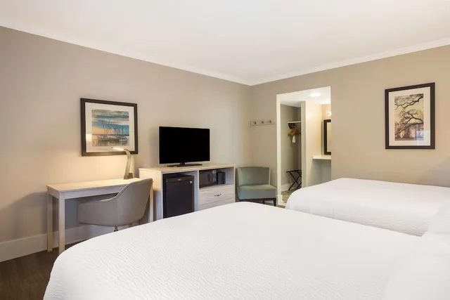 Standard, 2 Queen Beds, Accessible, Best Western Sea Island Inn 4/5