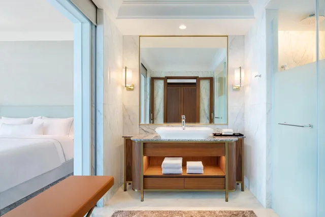 Westin, Club, Guest Room, King Bed, Club Lounge Access، The Westin Surabaya 7/9
