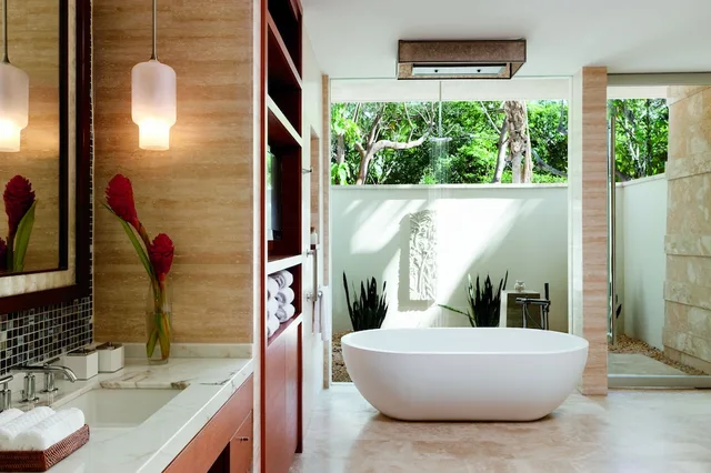 1 Bedroom, Beach, East, Suite, King Bed, Sofa, Ground Floor، Dorado Beach A Ritz Carlton Reserve 1/2