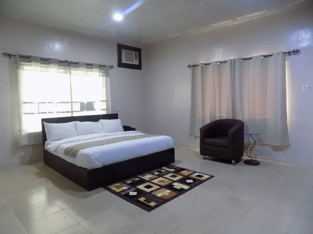 شقة تنفيذية بسرير كينج بمطبخ صغير، Posh Apartments Metro 2/2
