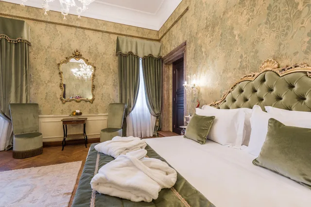 جناح جونيور بسرير كوين، Nani Mocenigo Palace 1/5