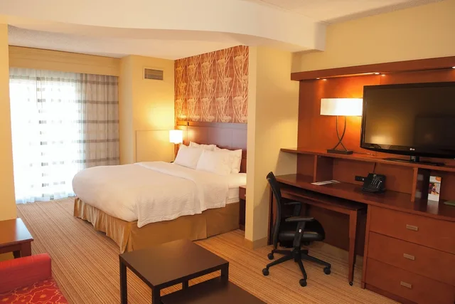 استوديو بسرير كينج مع أريكة، COURTYARD PITTSBURGH NORTH/CRANBERRY WOODS 7/10