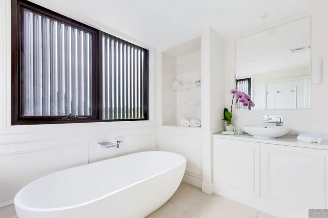 Penthouse Suite, 1 King and 2 Queen Beds، Miramare Gardens Boutique Accommodation 3/3