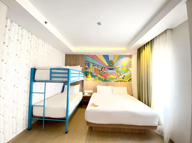 Love, Bunk Bed، MaxOneHotels at Kota Harapan Indah Bekasi 1/1