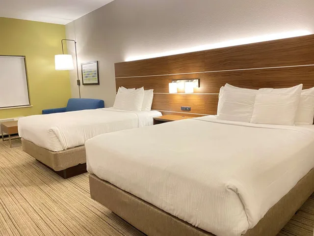 غرفة بسريرين كوين، Holiday Inn Express and Suites Williamstown - Glassboro, an IHG Hotel (ex. Best Western Monroe Inn) 1/2