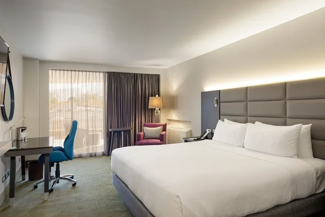 Standard, King Bed, Lounge Access, Club Floor, Crowne Plaza San Jose La Sabana by IHG 4/8