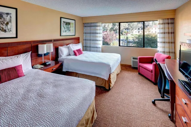 غرفة بسريرين كوين بشرفة، Courtyard by Marriott San Diego - Rancho Bernardo 5/10