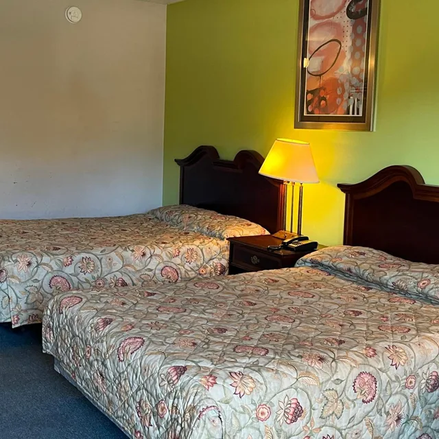 غرفة بسريرين كوين للمدخنين، Motel6 Bracey, VA - I-85 2/3