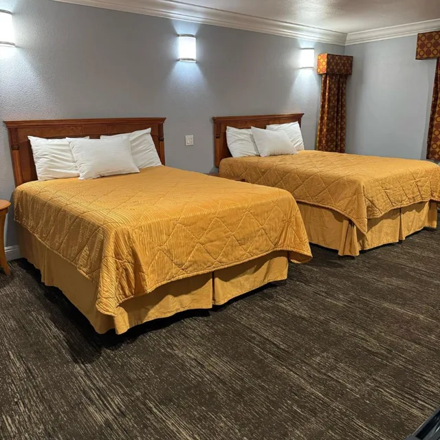 غرفة ديلوكس بسرير مزدوج، Sunrise Inn Gardena 1/5