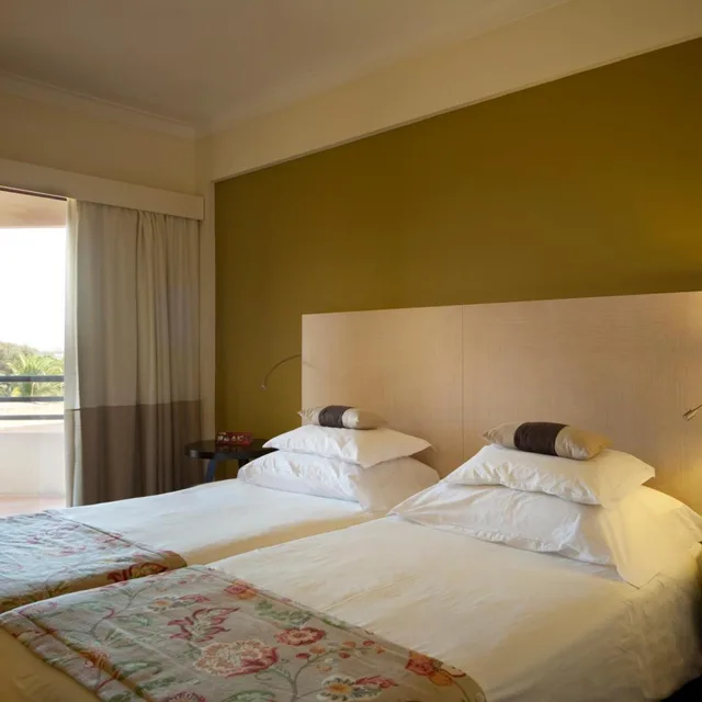 غرفة بسرير مزدوج أو سريرين منفصلين مع سرير إضافي، Evora Hotel 1/4