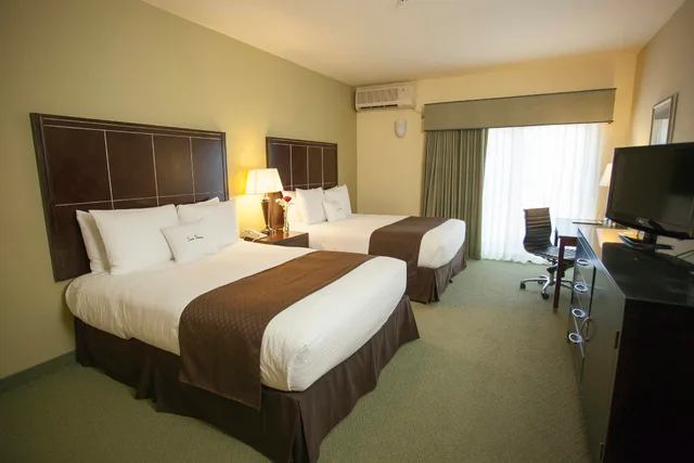Room, 2 Queen Beds, Lagoon View, Patio، DoubleTree by Hilton Napa Valley American Canyon 1/1