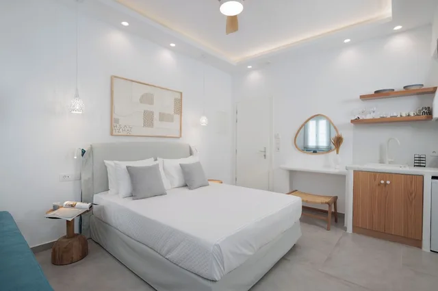 غرفة بريميوم بسرير كوين مع أريكة، Agia Anna Living 2/3