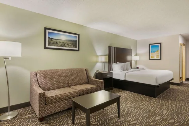 غرفة بسرير كينج مع أريكة، Best Western Indian Oak 4/4