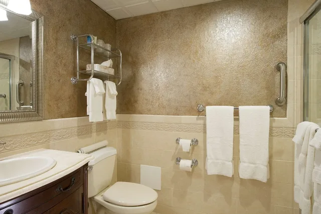 جناح بسرير كينج مع أريكة، Best Western Plus Franklin Square Inn Troy/Albany 1/1