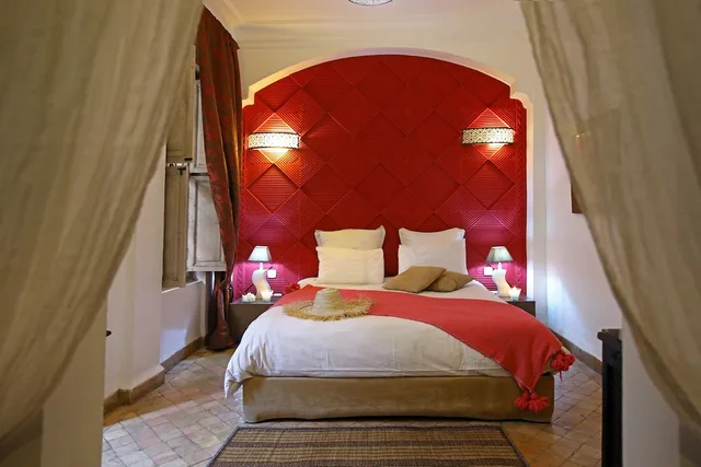 Romantic, Queen Bed, Courtyard Area، Riad Anyssates 2/4