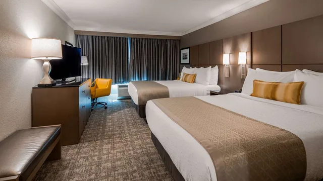 غرفة بسريرين كوين، Best Western Premier Airport/Expo Center Hotel 2/5