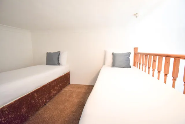 دوبلكس، Pembridge Palace Hotel 6/8