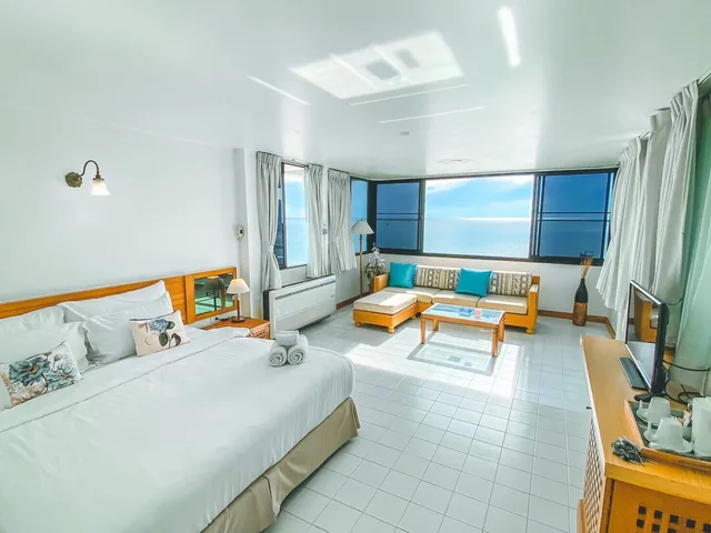 Family, 1 Double and 1 Single Bed, Sea Front، Nern Chalet Beachfront Hotel 1/5