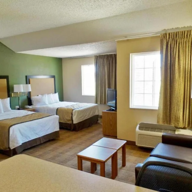 غرفة بسريرين مزدوجين بمطبخ لذوي الإعاقة، Studio 6 Extended Stay Fishkill Route 9 NY 3/5
