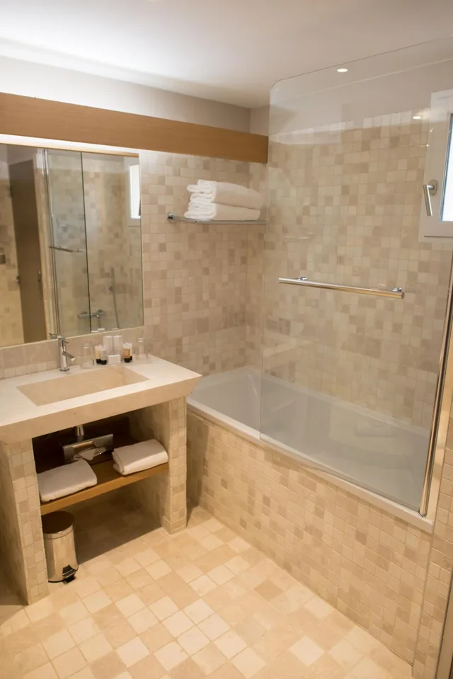غرفة بسرير كوين، Le Fregate Provence 4/4