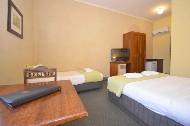 Heritage, Twin Beds, Queen Bed، Central Springs Inn 2/2