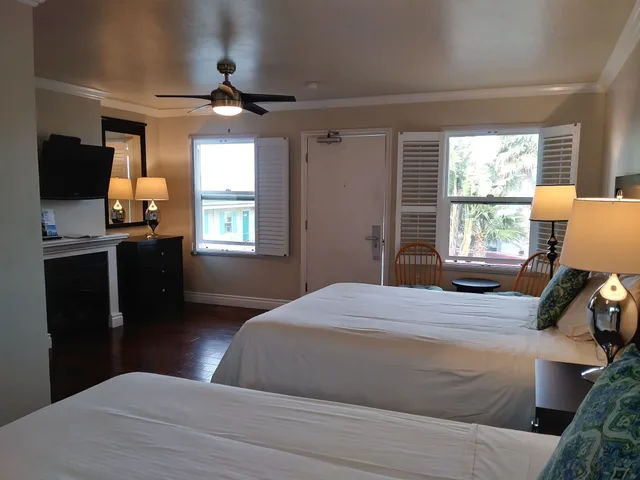 غرفة سيغنتشر بسريرين كوين، Beach Bungalow Inn and Suites 2/4