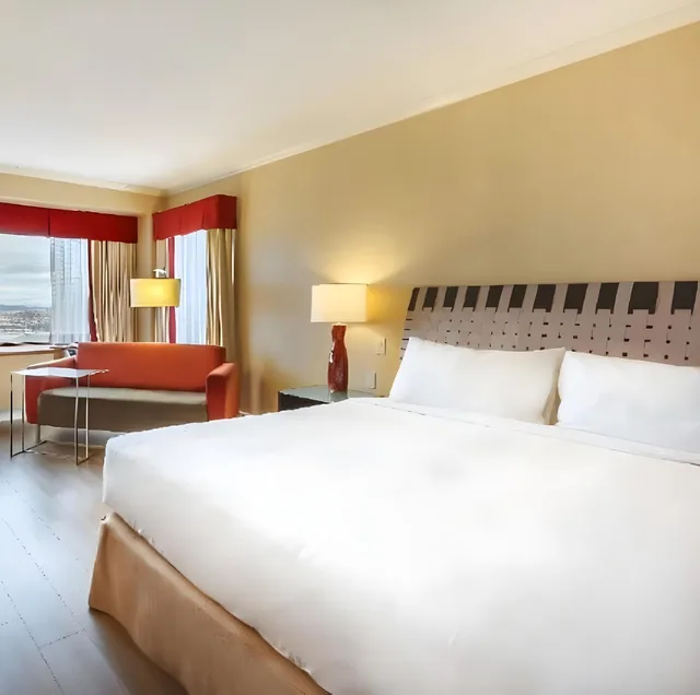 غرفة بريستيج بسرير كينج، Le Concorde Hotel 1/1