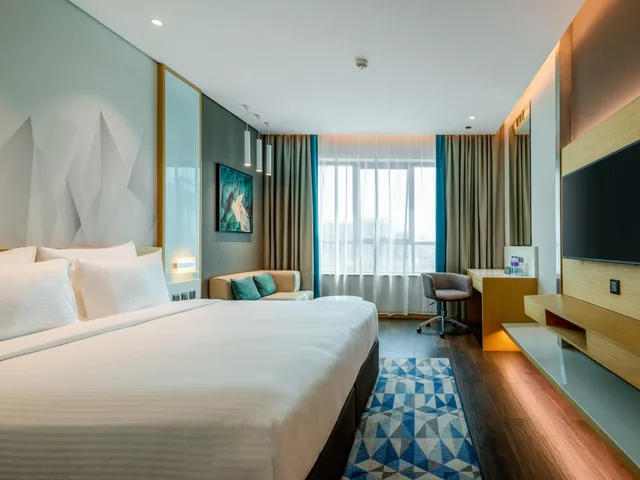 غرفة بريميوم بسرير كينج، Flora Inn Dubai 3/6