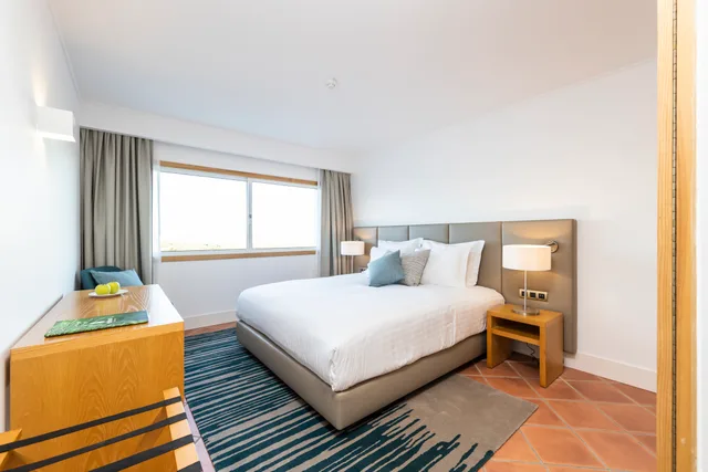 غرفة قياسية بإطلالة على المسبح بغرفة نوم واحدة، The Patio Suite Hotel 1/1