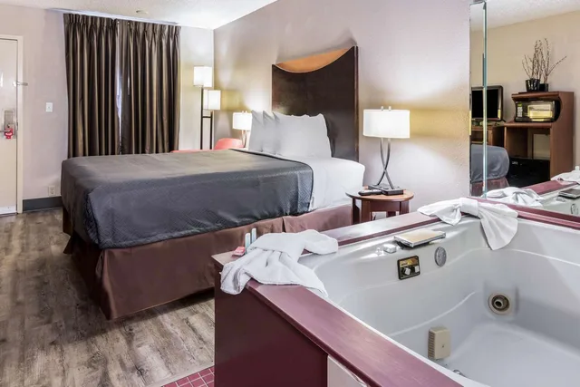 جناح بسرير كوين، Econo Lodge Gainesville Downtown Area 4/4