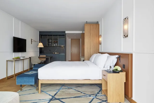 Family Suite, 2 King Beds, Sofa, Alex Lake Zurich 1/2