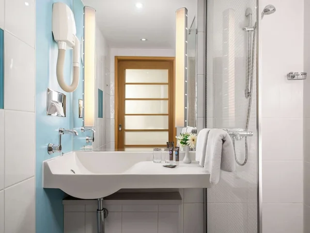 غرفة قياسية بسرير كوين مع أريكة، Novotel Istanbul Zeytinburnu 6/9