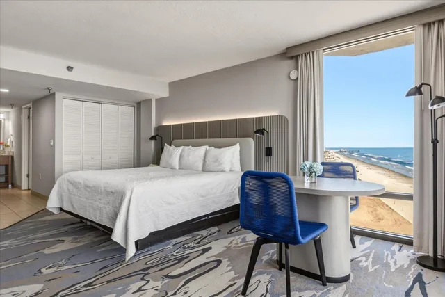 غرفة بسرير كينج بإطلالة على البحر، Nautilus Inn 3/10