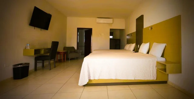 جناح، Hotel Paraiso del Desierto 1/6
