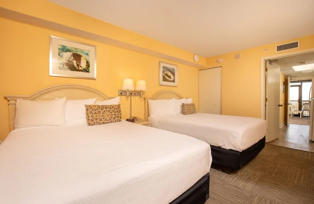 1 Bedroom, Condo, Standard, Murphy Bed, 2 Queen Beds, Partial Ocean View، Grande Shores Ocean Resorts Condominiums 1/4