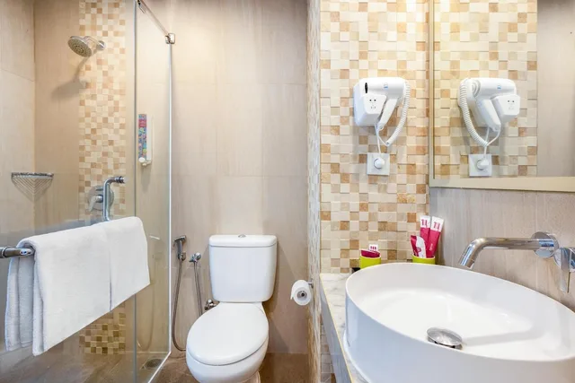 غرفة بريميير ديلوكس بسرير مزدوج، favehotel Malioboro Yogyakarta 4/4