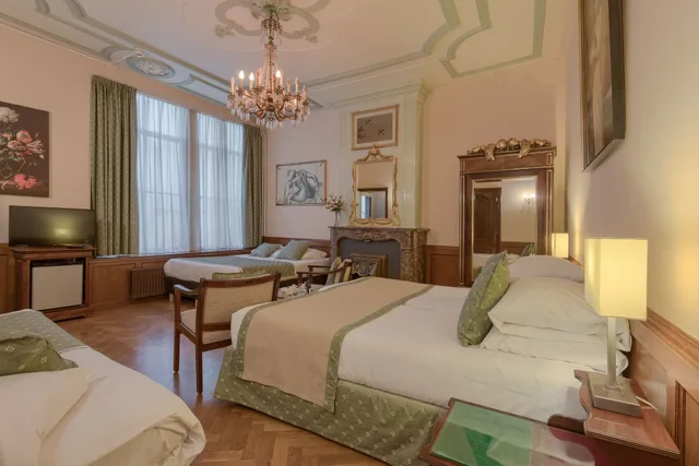 غرفة عائلية بسرير كوين وسريرين فرديين، Hotel Des Arts 2/10