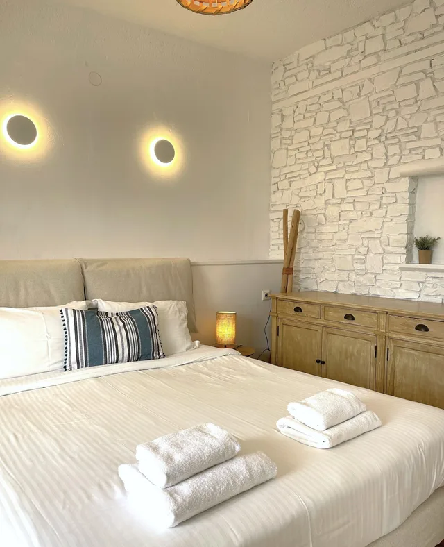 Flatlet, Queen Bed, Village View, 2 Sofa, Ground Floor، Adonis Hotel Studios & Apartments 1/10