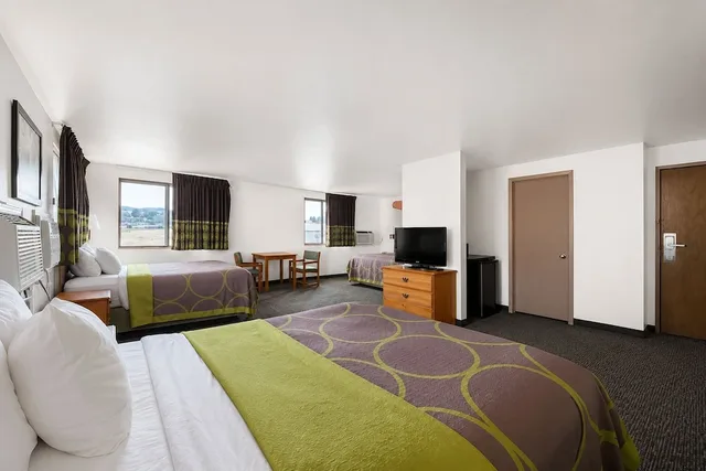 Room, 3 Queen Beds, Fairbridge Inn And Suites 1/7
