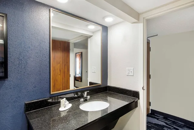غرفة بسريرين كوين مع أريكة، Fairfield Inn Evansville East 2/3