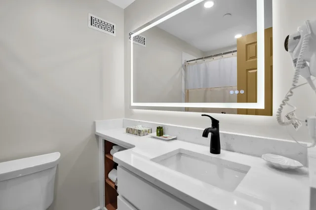Renovated, 2 Double Beds، Lamie S Inn And the Old Salt Restaurant 5/8