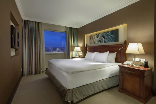 جناح تنفيذي بسرير كينج بشرفة، Wyndham Grand Kayseri 1/5