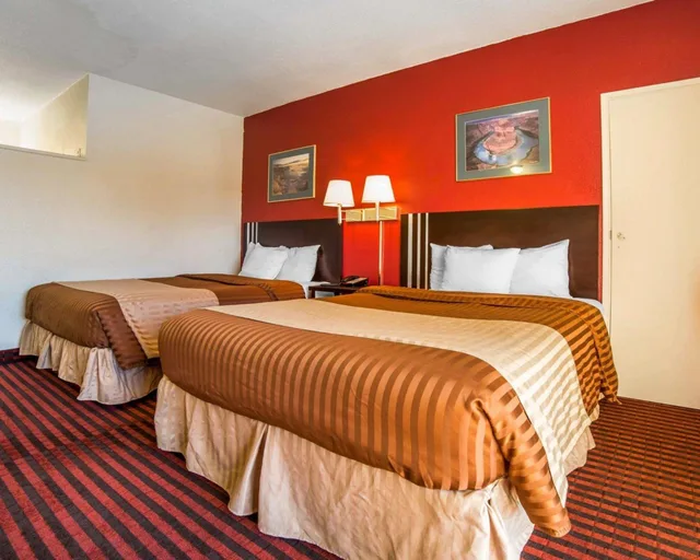 غرفة قياسية بسريرين كوين، Rodeway Inn At Lake Powell 5/8