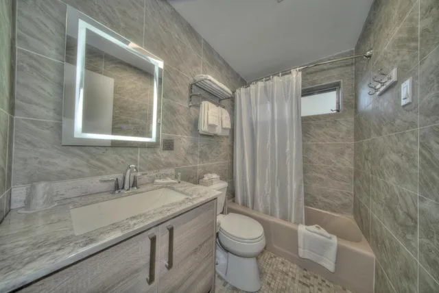 Studio, King Bed, Club Lux Resort By the Beach 8/8